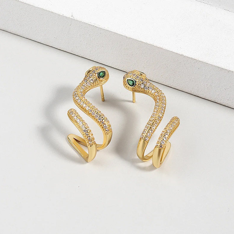 Schicker silberner Ohrclip in Schlangenform 🐍