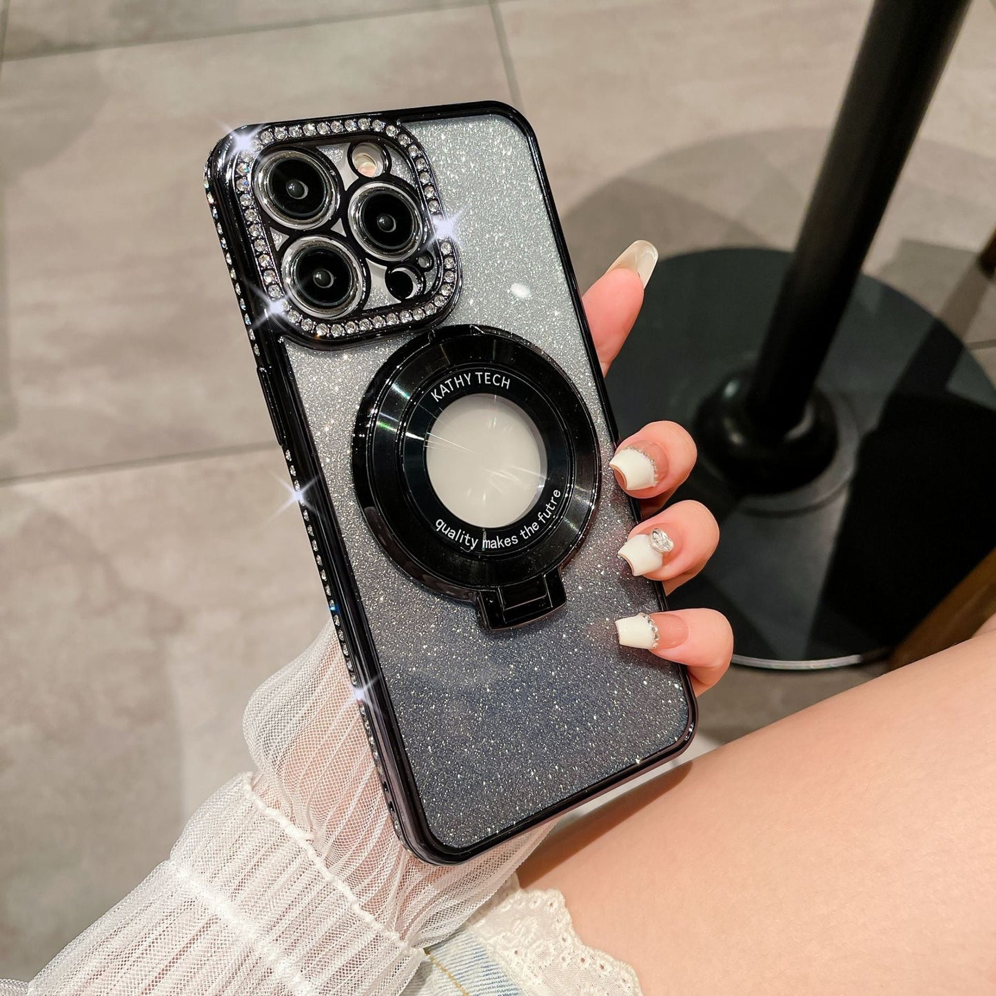 🎁2025 HOT SALE🎉💝Glitter Rhinestones Magnetic iPhone Case mit unsichtbarem Ständer