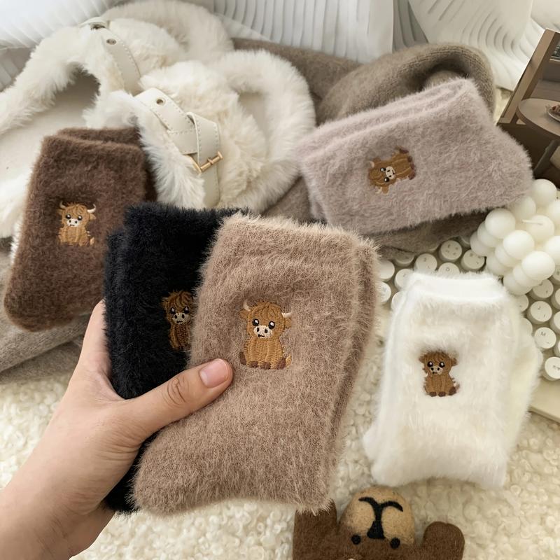 🔥Süße, warme Plüschsocken für Damen mit Highland-Kuh-Stickerei