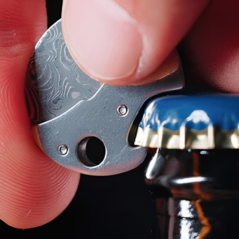 Kompakter Mini-Flaschenöffner aus Titan & EDC-Messer
