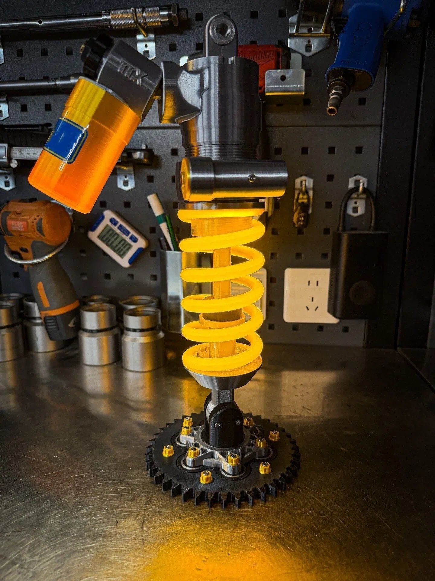 🔥Inspired Suspension Stoßdämpfer-Lampe – Verstellbare LED-Leuchte für Gamer und Autoliebhaber (⏰Kostenloser Versand)