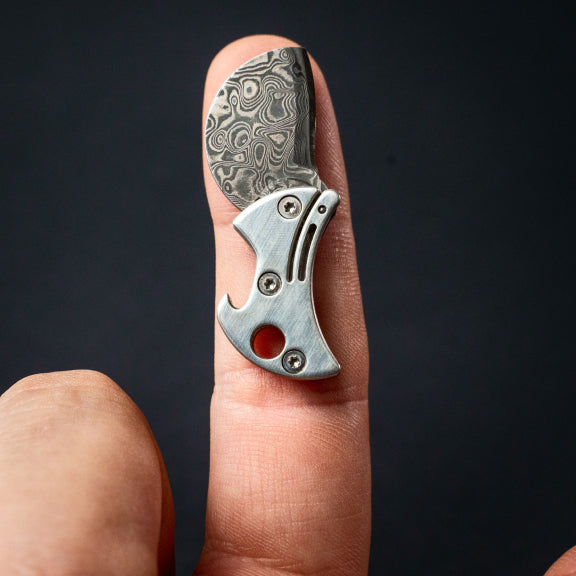 Kompakter Mini-Flaschenöffner aus Titan & EDC-Messer