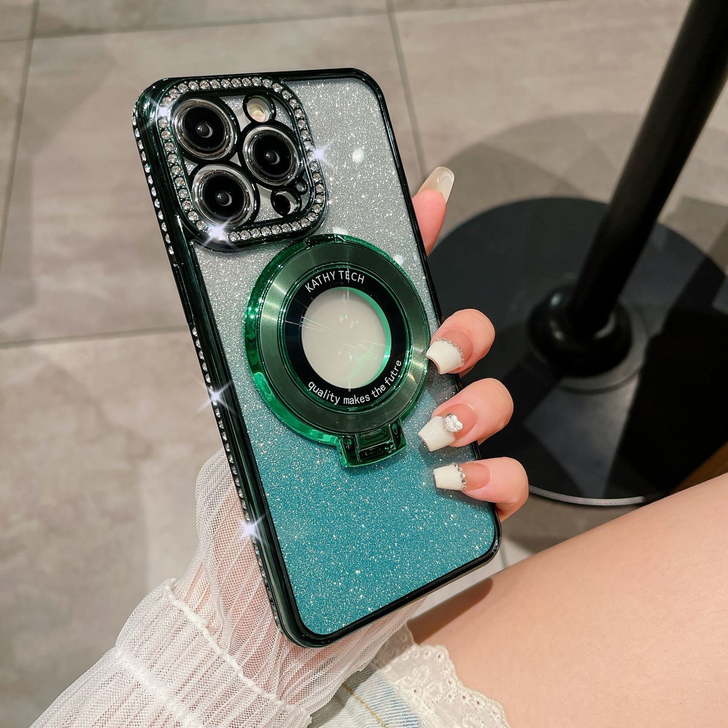 🎁2025 HOT SALE🎉💝Glitter Rhinestones Magnetic iPhone Case mit unsichtbarem Ständer