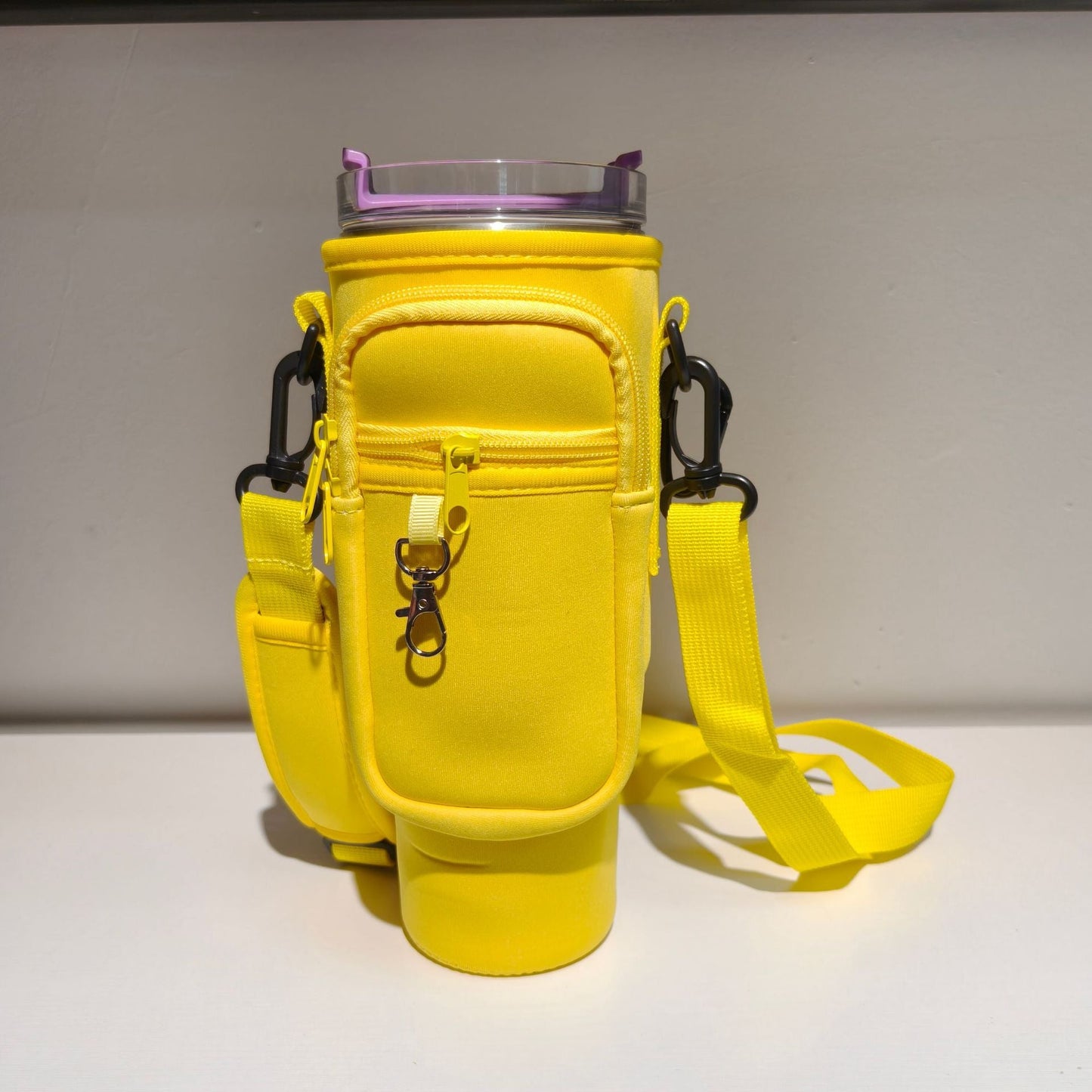 Verstellbare Umhängetasche mit Thermosbecherhalter für
