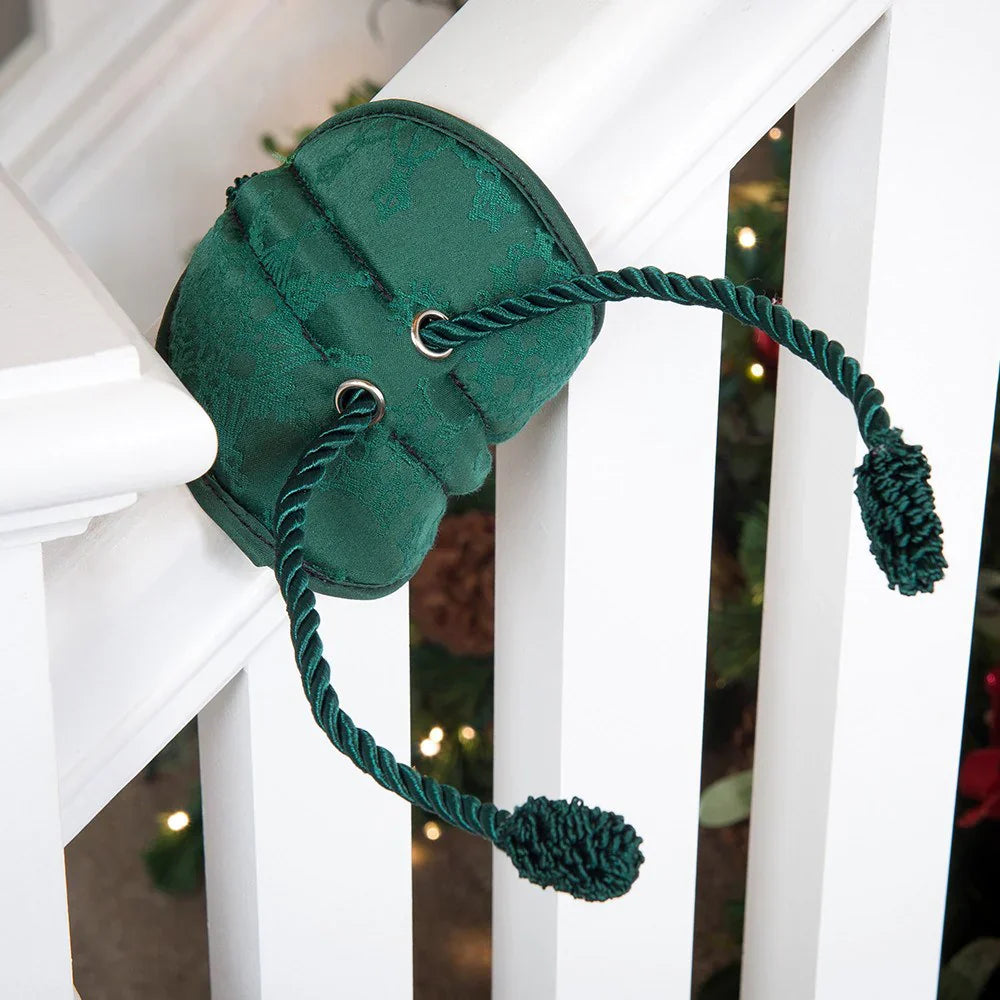 Sichere und stilvolle Girlandenbänder für Weihnachtsgeländer