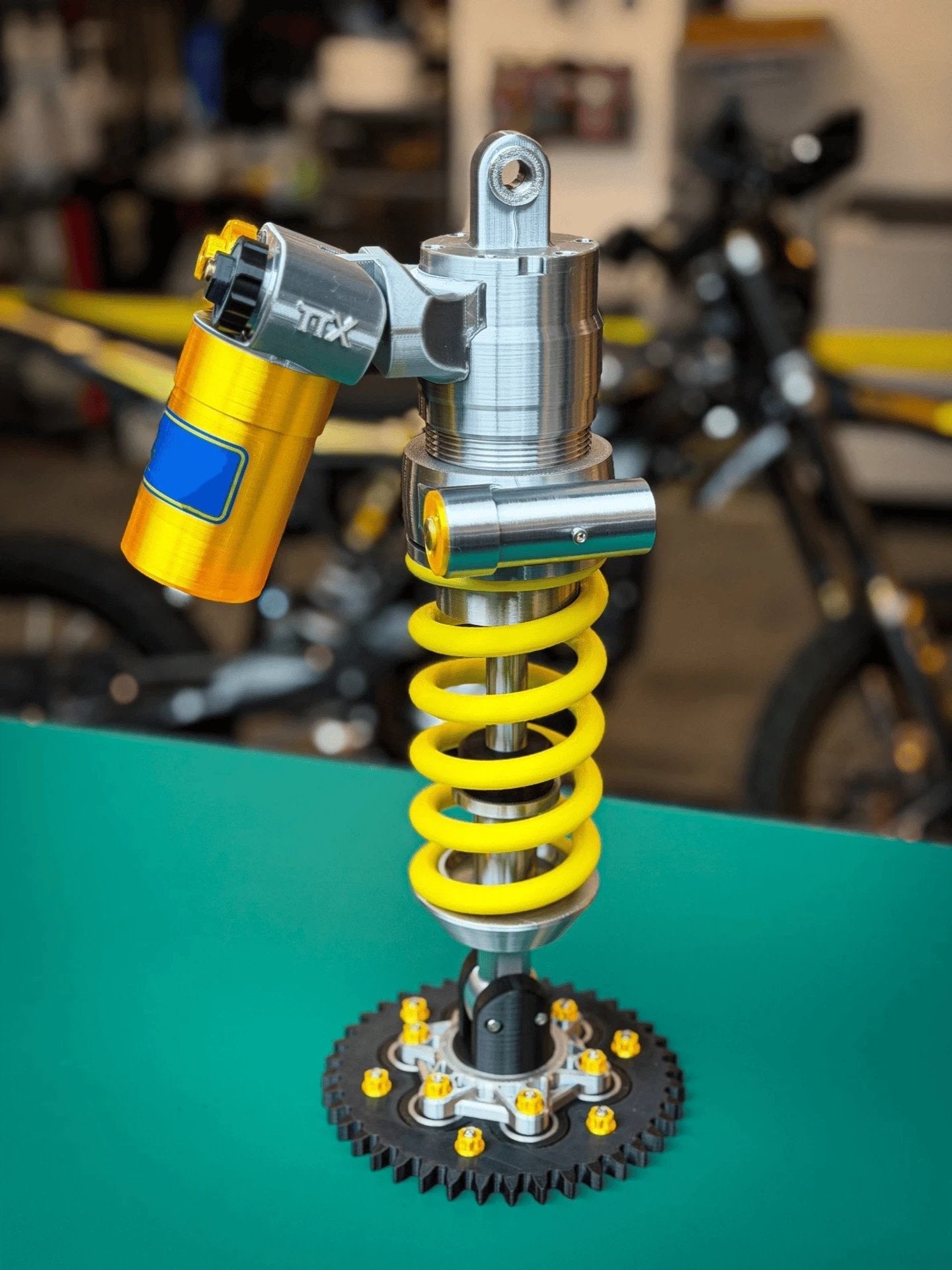 🔥Inspired Suspension Stoßdämpfer-Lampe – Verstellbare LED-Leuchte für Gamer und Autoliebhaber (⏰Kostenloser Versand)