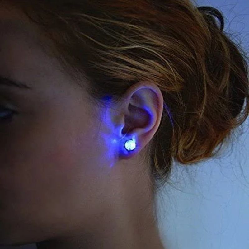 Stylische LED-leuchtende Kronenohrringe