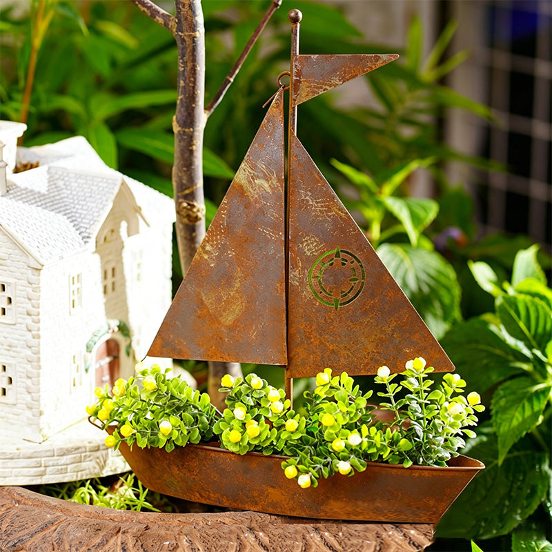 ⛵🌱 Rustikaler Segelboot-Blumenkübel aus Metall – handgefertigt, witterungsbeständig und ideal für Sukkulenten, Kräuter oder Blumen – eine bezaubernde Dekoration für den Garten oder das Regal 🏡