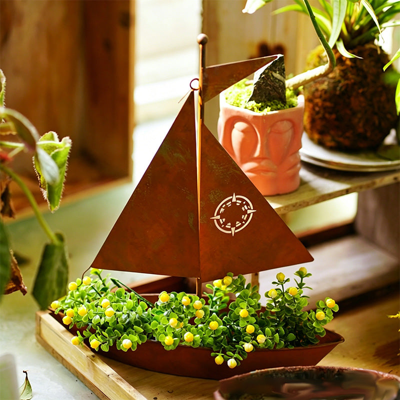 ⛵🌱 Rustikaler Segelboot-Blumenkübel aus Metall – handgefertigt, witterungsbeständig und ideal für Sukkulenten, Kräuter oder Blumen – eine bezaubernde Dekoration für den Garten oder das Regal 🏡